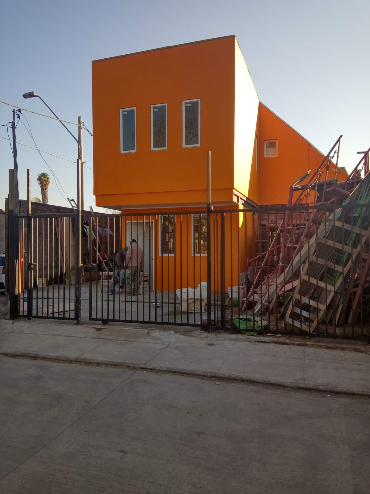 Equipo de CLG en etapa de terminaciones de vivienda