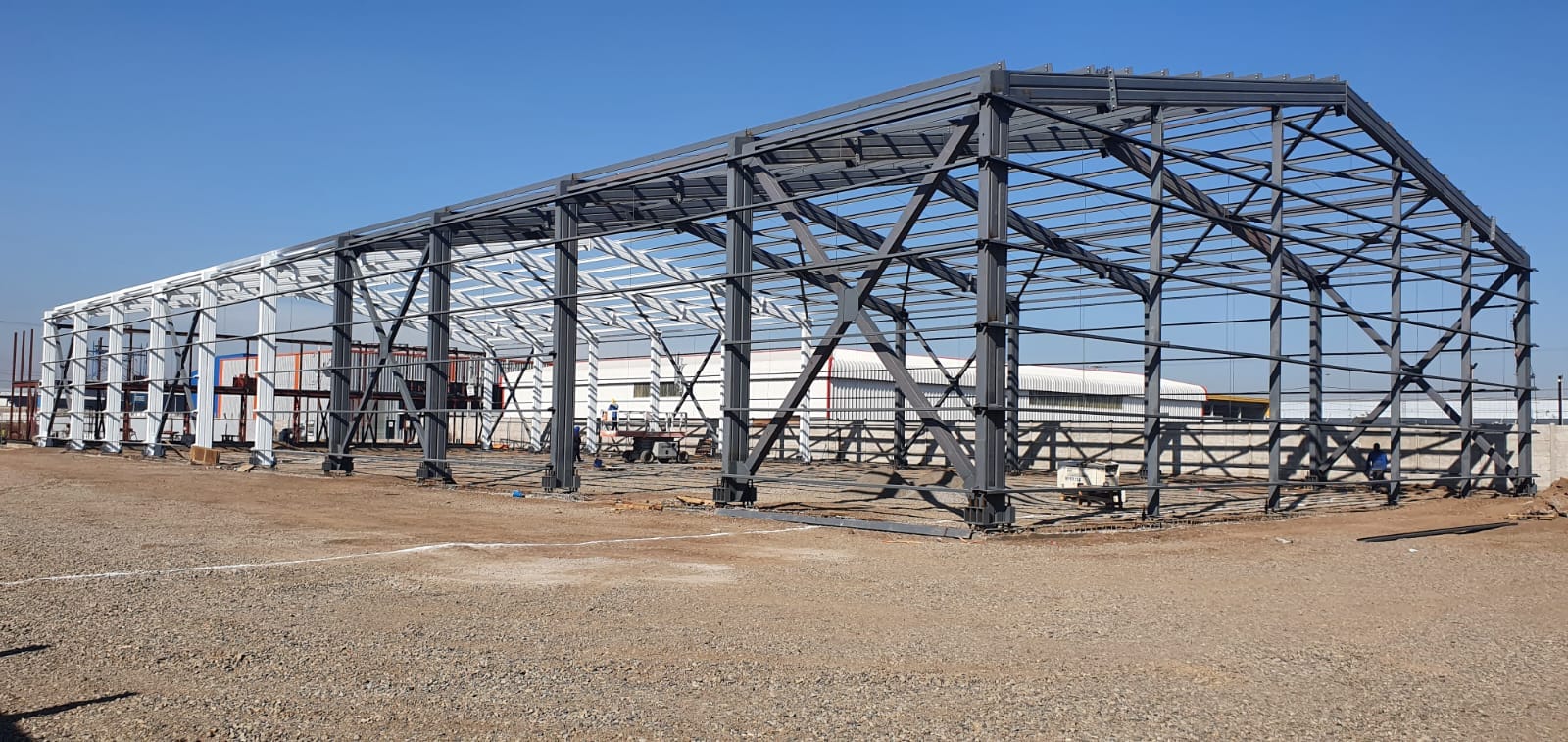 Estructura metálica de galpón de mantenimiento de 1.300 m² para el Ejército de Chile en La Serena